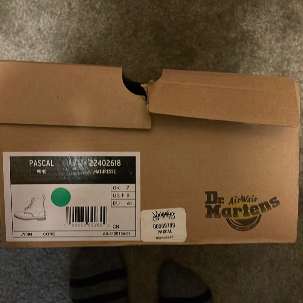 Dr. Martens Pascal 8-Eye Boot
